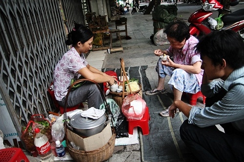 rut-tien-o-viet-nam-khach-tay-ngo-minh-la-trieu-phu-1