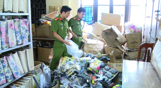 Số lượng lớn đồ chơi có tính chất bạo lực bị cơ quan Công an thu giữ (ảnh: Công an Thái Bình)