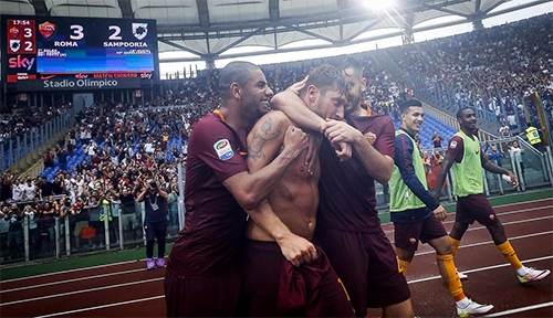 totti-ghi-ban-o-phut-93-giup-roma-thang-nguoc