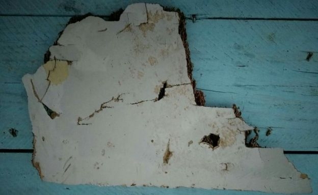  Mảnh vỡ khác nghi của MH370 do ông Gibson tìm thấy 