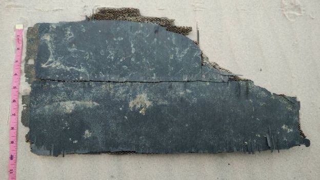 Mảnh vỡ khác nghi của MH370 do ông Gibson tìm thấy 