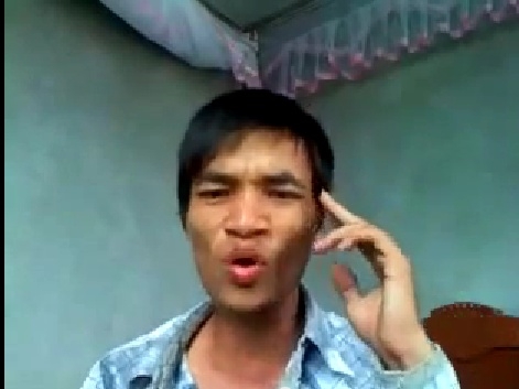 cu dan mang ngac nhien thay le roi di cung to nghe hinh anh 1