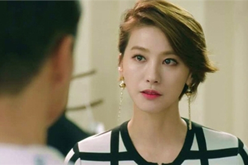 hoi han sau khi gap lai nguoi vo xau xi, loi thoi ngay nao trong tiec cuoi ban than - 1