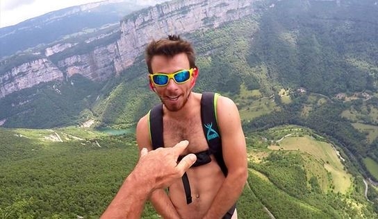 Mung sinh nhat bang cach khoa than nhay tu do cao 1.000 m hinh anh 1
