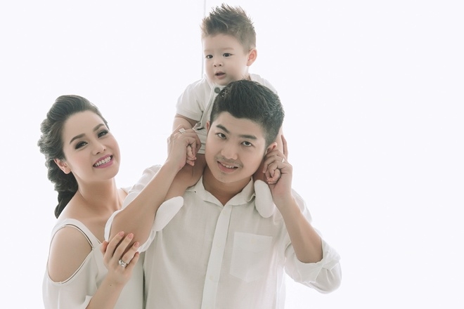 Nhật Kim Anh khoe con trai gần một tuổi