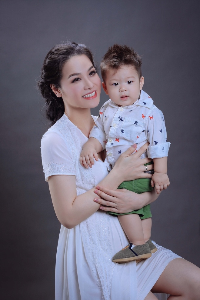 Nhật Kim Anh khoe con trai gần một tuổi