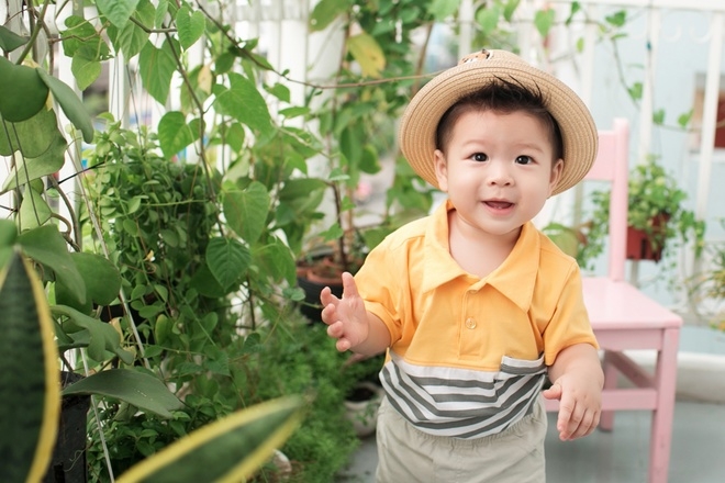 Nhật Kim Anh khoe con trai gần một tuổi