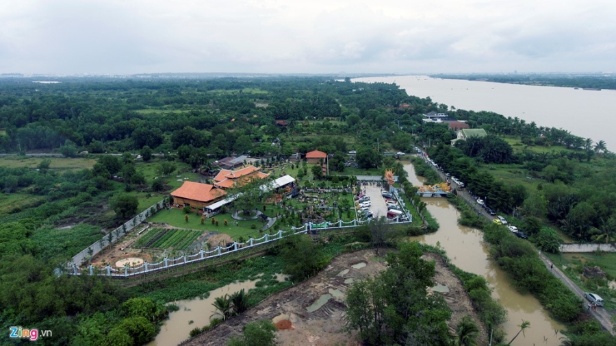 Toan canh nha tho To cua Hoai Linh o Sai Gon hinh anh 1