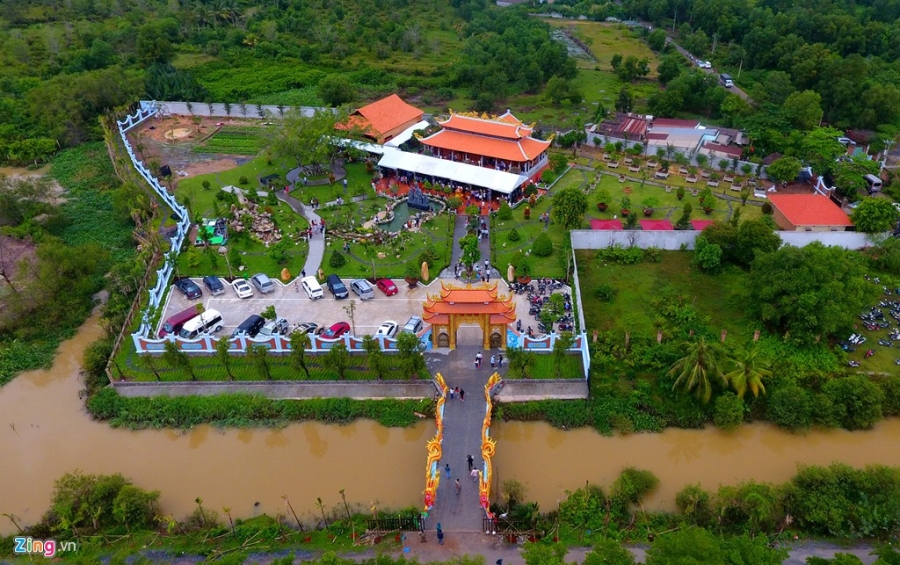 Toan canh nha tho To cua Hoai Linh o Sai Gon hinh anh 2
