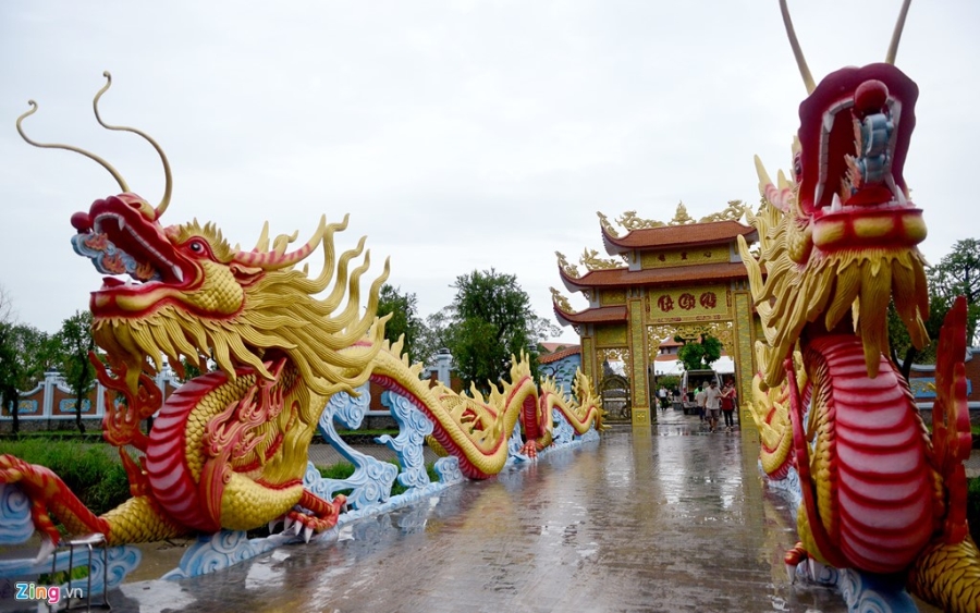 Toan canh nha tho To cua Hoai Linh o Sai Gon hinh anh 4