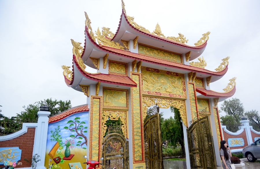 Toan canh nha tho To cua Hoai Linh o Sai Gon hinh anh 5