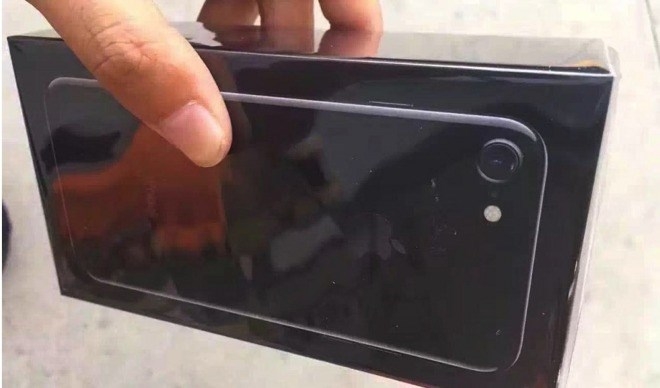 Xuất hiện ảnh “đập hộp” đầu tiên của iPhone 7 Jet Black
