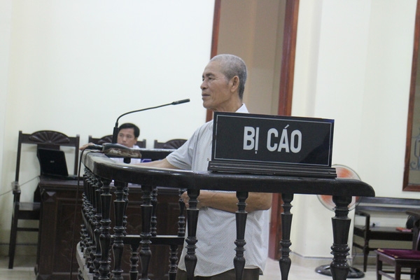 Yêu râu xanh 68 tuổi tự hào vì có con chung với cháu họ 14 tuổi