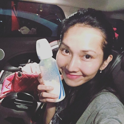 bo su nghiep de o nha cham con, kim hien van man nguyen vi luon duoc chong yeu - 1