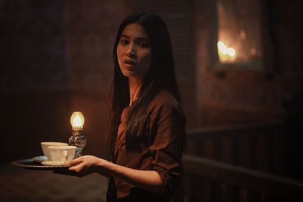 “Cô Hầu Gái” Nhung Kate thét kinh hoàng trong ngôi nhà ma - Ảnh 2.