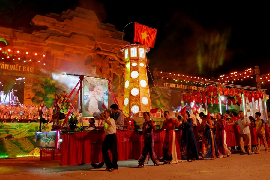 Dem hoi den long Trung thu lon nhat ca nuoc hinh anh 10