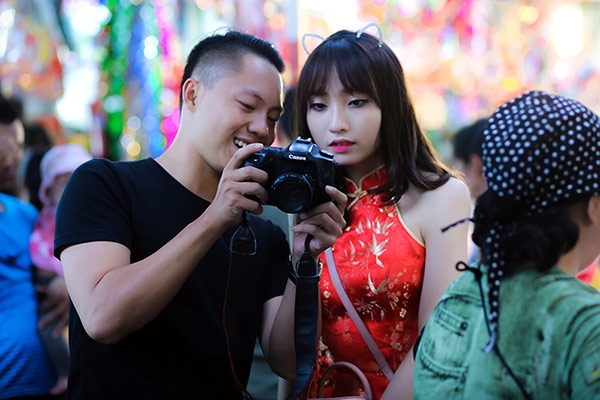 gai xinh xuong pho khoe sac don trung thu hinh anh 8