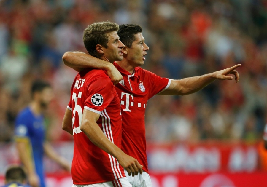 Song sat Mueller- Lewan lap cong, Bayern 'huy diet' doi thu hinh anh 4