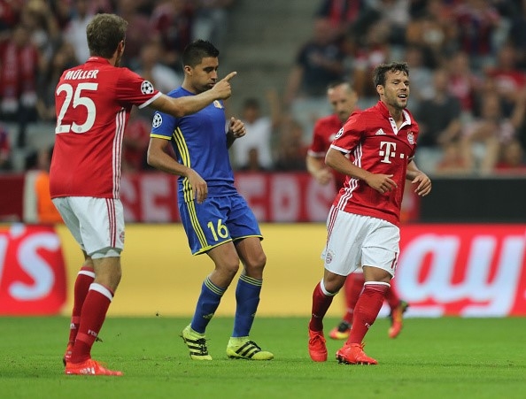 Song sat Mueller- Lewan lap cong, Bayern 'huy diet' doi thu hinh anh 6