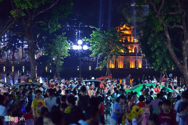 Nguoi dan do ra duong don Trung thu hinh anh 2