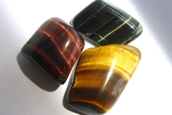 nhung-vien-da-phong-thuy-noi-gi-ve-ban-2