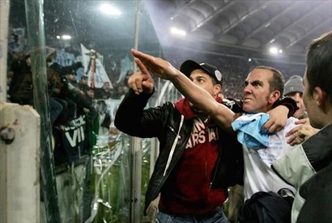 Cuu danh thu Paolo Di Canio mat viec chi vi mot hinh xam hinh anh 2
