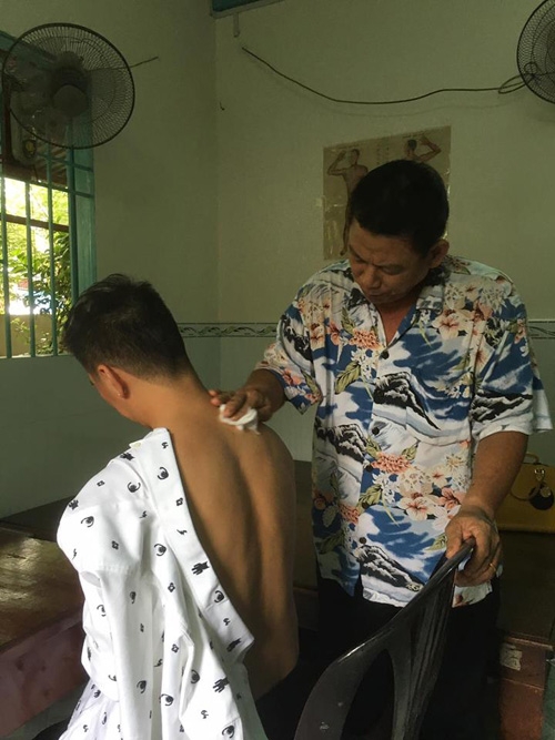 dam-vinh-hung-bi-trat-khop-vai-vi-tap-nhao-lon-3
