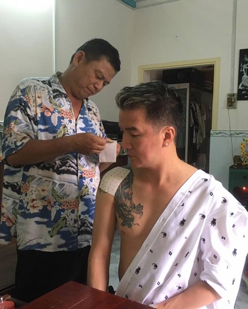 dam-vinh-hung-bi-trat-khop-vai-vi-tap-nhao-lon-5