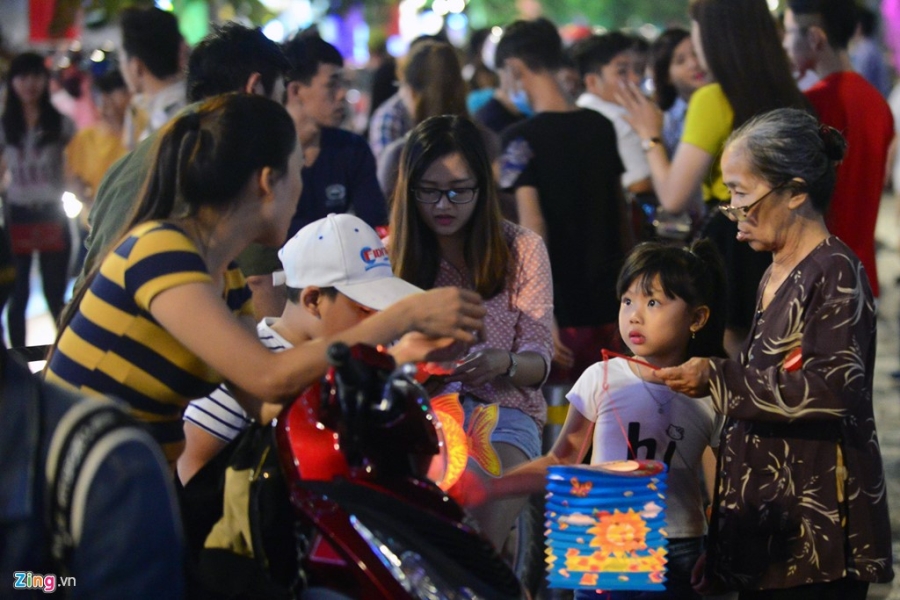 Nguoi Ha Noi, Sai Gon ra duong don Trung thu hinh anh 16