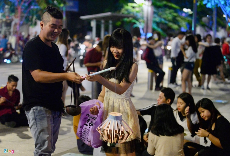 Nguoi Ha Noi, Sai Gon ra duong don Trung thu hinh anh 17