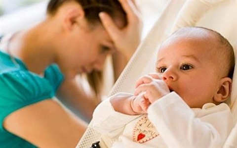  Khi con còn nhỏ, mỗi khi ốm đau sài đẹn chỉ có mình mẹ chăm. Ảnh minh họa. 