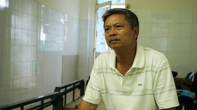 Cha hien da ghep cho con gai bi bong nang hinh anh 1