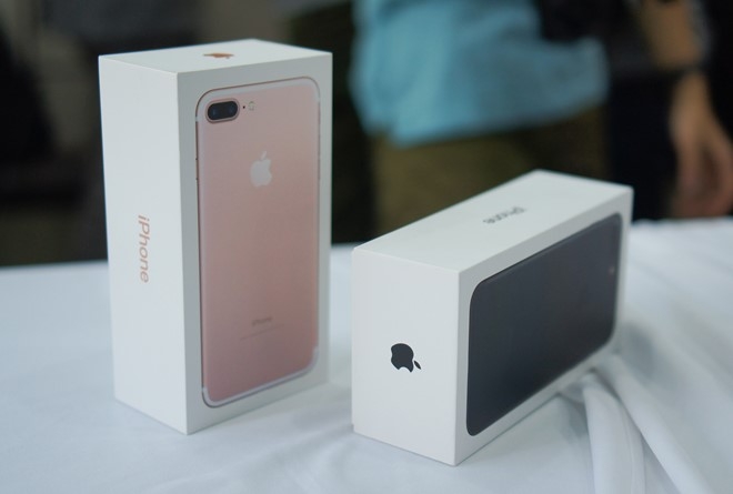 Chua co chiec iPhone 7 Jet Black thuong mai nao ve Viet Nam hinh anh 1