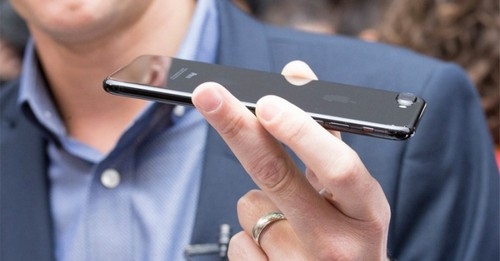 iphone-7-plus-mau-den-bong-bi-dy-gia-toi-50-trieu-dong-2