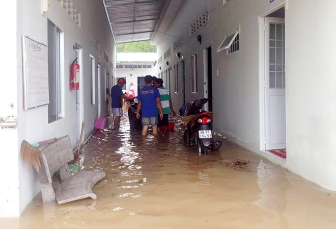 Nhieu khu vuc tai Dao Phu Quoc ngap sau mua lon hinh anh 2