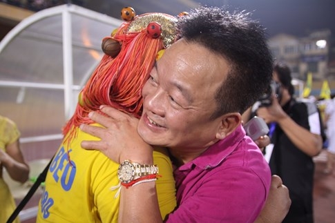 [CHÙM ẢNH] Hà Nội T&T nghẹn ngào cảm xúc đăng quang V-League 2016 - ảnh 4