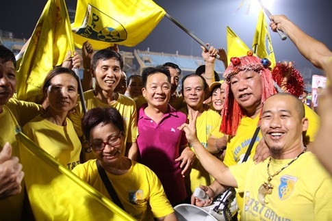 [CHÙM ẢNH] Hà Nội T&T nghẹn ngào cảm xúc đăng quang V-League 2016 - ảnh 8