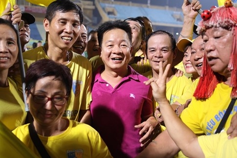 [CHÙM ẢNH] Hà Nội T&T nghẹn ngào cảm xúc đăng quang V-League 2016 - ảnh 9
