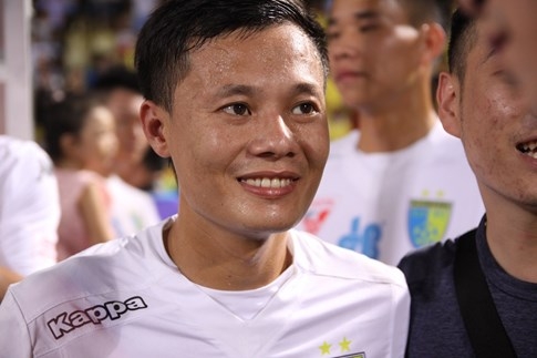 [CHÙM ẢNH] Hà Nội T&T nghẹn ngào cảm xúc đăng quang V-League 2016 - ảnh 11