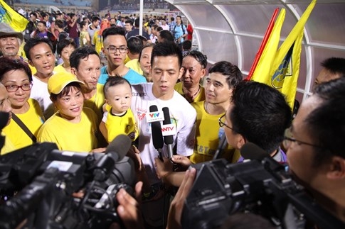 [CHÙM ẢNH] Hà Nội T&T nghẹn ngào cảm xúc đăng quang V-League 2016 - ảnh 12