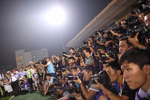 [CHÙM ẢNH] Hà Nội T&T nghẹn ngào cảm xúc đăng quang V-League 2016 - ảnh 14