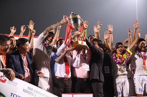 [CHÙM ẢNH] Hà Nội T&T nghẹn ngào cảm xúc đăng quang V-League 2016 - ảnh 15