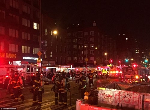Hiện trường tan hoang vụ nổ bom rung chuyển ở New York - ảnh 1