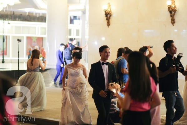 bi hài chuyện mùa cưới ở Hà Nội: 1 mét vuông chục cô dâu tranh nhau chụp ảnh