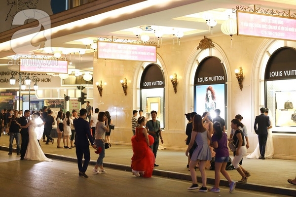 bi hài chuyện mùa cưới ở Hà Nội: 1 mét vuông chục cô dâu tranh nhau chụp ảnh
