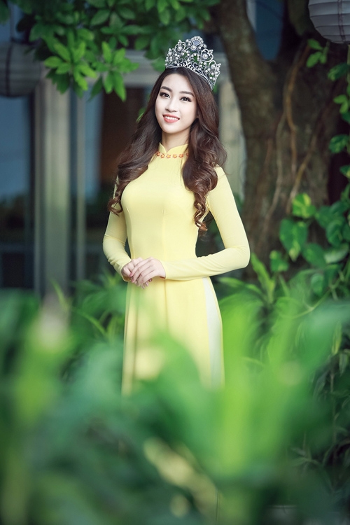 hoa-hau-my-linh-doi-vuong-mien-du-ngay-hoi-truong-1