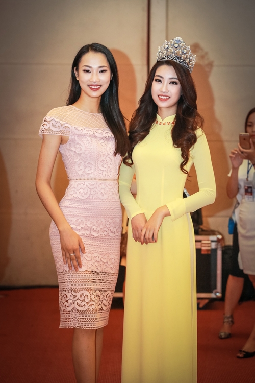 hoa-hau-my-linh-doi-vuong-mien-du-ngay-hoi-truong-5