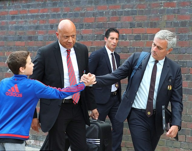 Mourinho va dan sao MU lang le tro ve sau that bai hinh anh 2