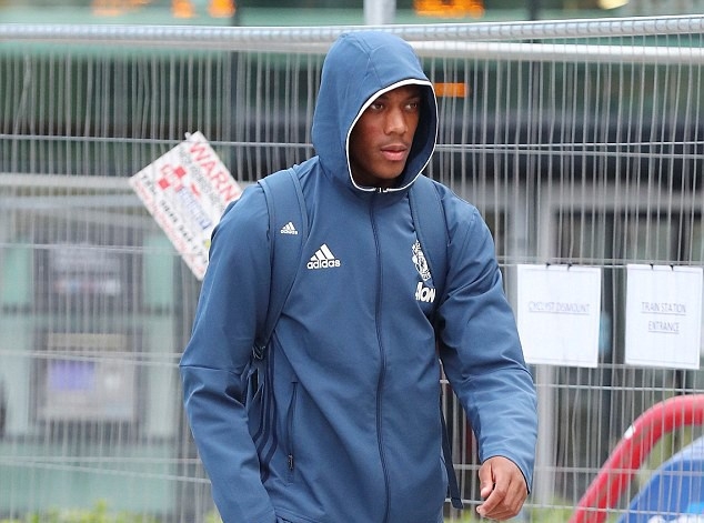 Mourinho va dan sao MU lang le tro ve sau that bai hinh anh 4