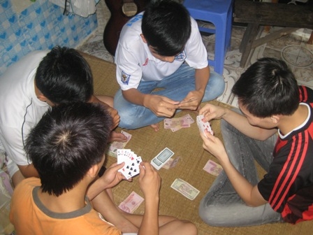  Sinh viên nếu không tỉnh táo, giữ mình, rất dễ vướng vòng xoáy cờ bạc, lô đề... 